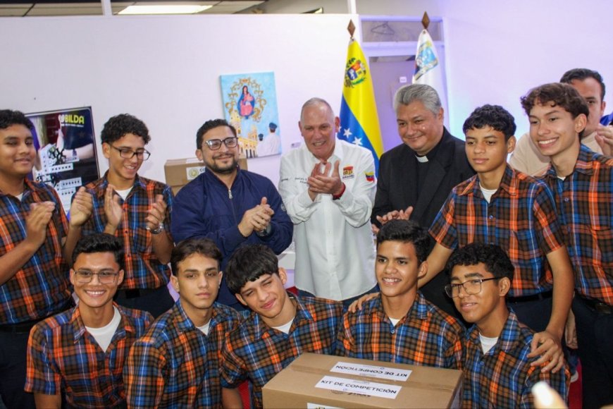 Alcalde Di Martino: "La juventud creativa en la robótica es la vanguardia de la patria"