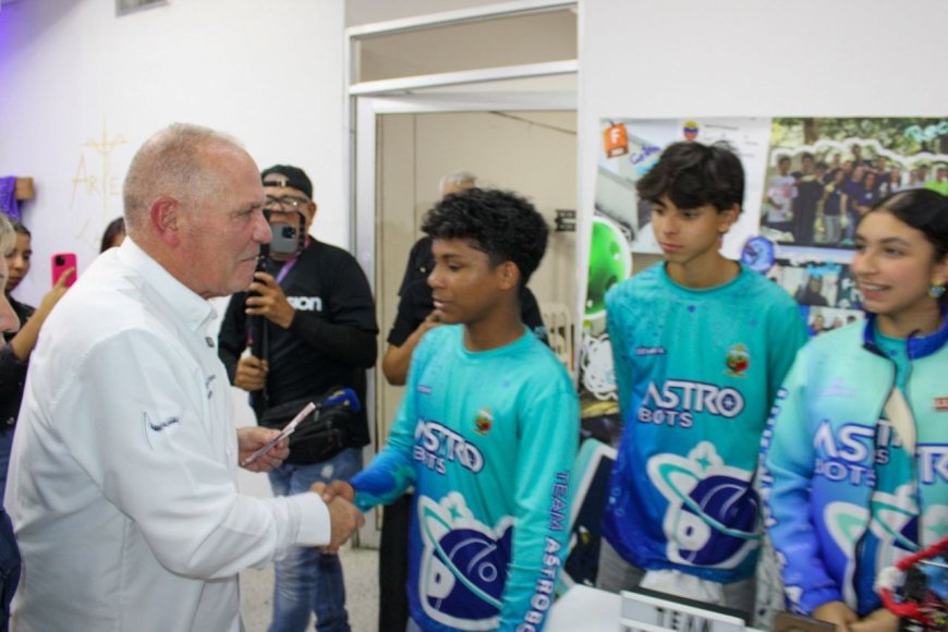 Alcalde Di Martino: "La juventud creativa en la robótica es la vanguardia de la patria"