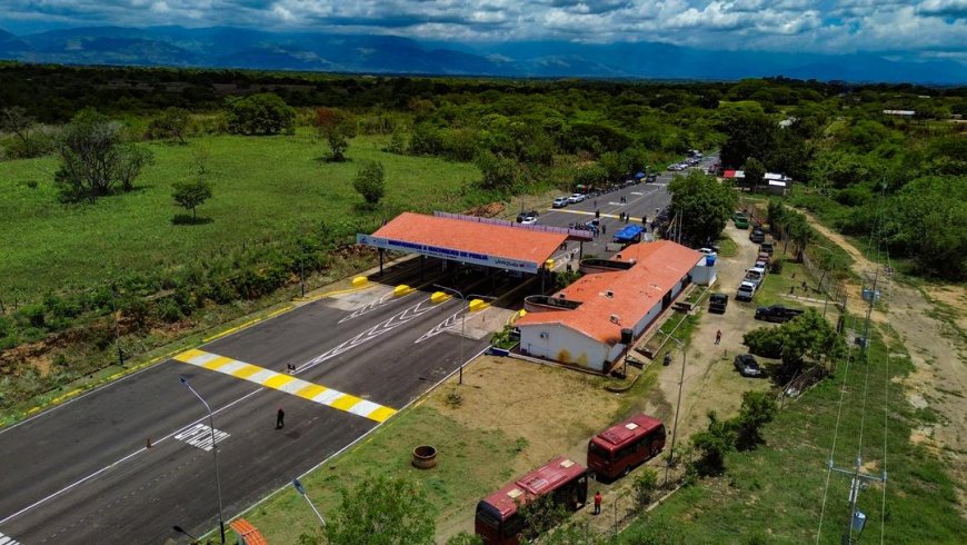 Gobernador Luis Caldera entrega 50 kilómetros rehabilitados de la vía Machiques-Colón