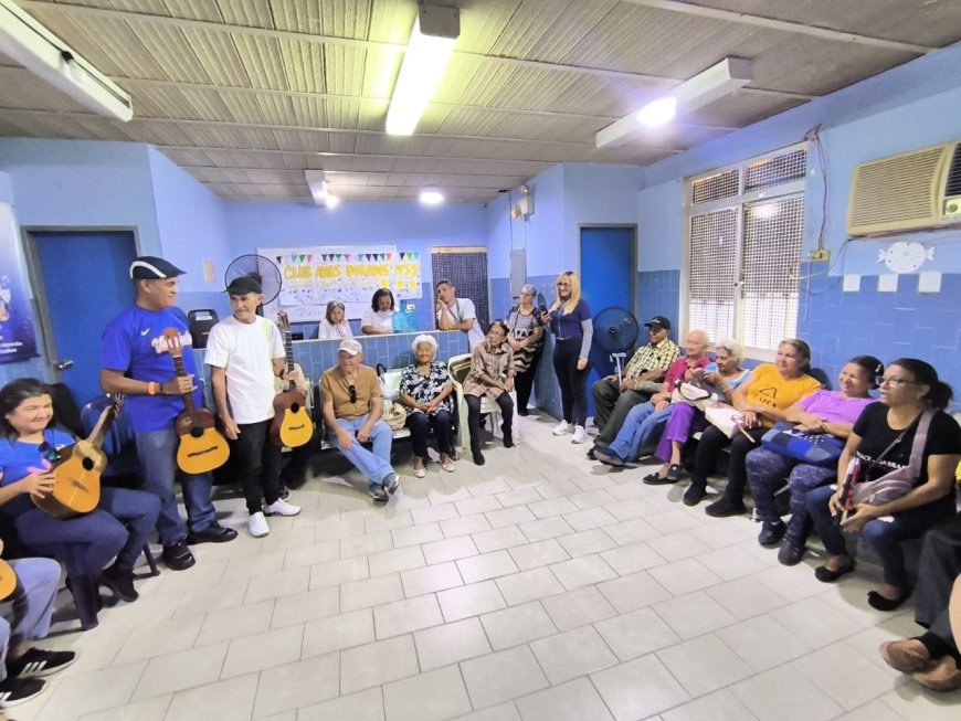 Abuelos y abuelas del club “Años Dorados” del IVSS Norte recibieron clase de cuatro