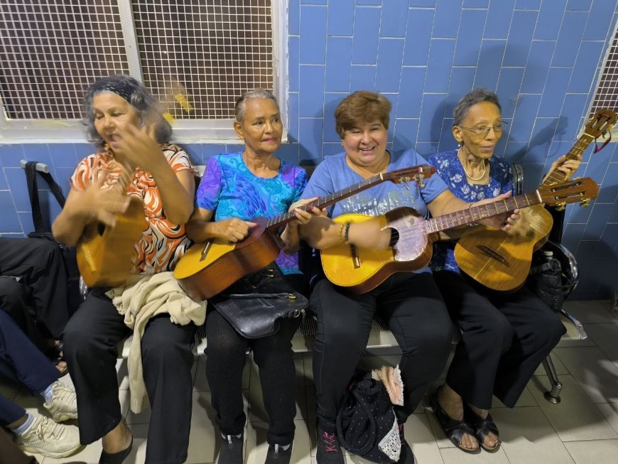 Abuelos y abuelas del club “Años Dorados” del IVSS Norte recibieron clase de cuatro