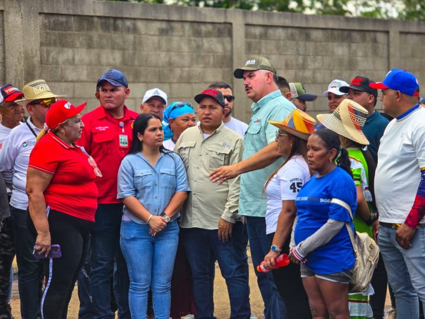 Luis Caldera activa el Plan de Asfaltado en Campo Boyacá, municipio Jesús Enrique Lossada