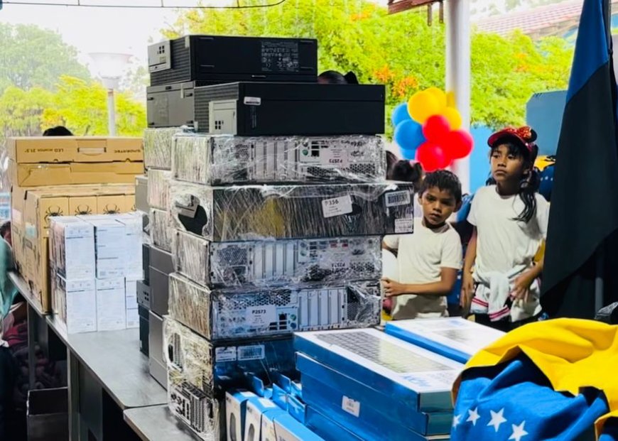 Luis Caldera impulsa la educación en Jesús Enrique Lossada con nuevas herramientas tecnológicas