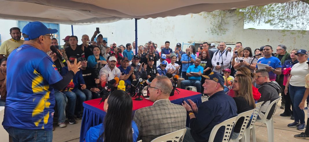 No una, si no dos estatuas le construirá Di Martino a Luis Aparicio Montiel