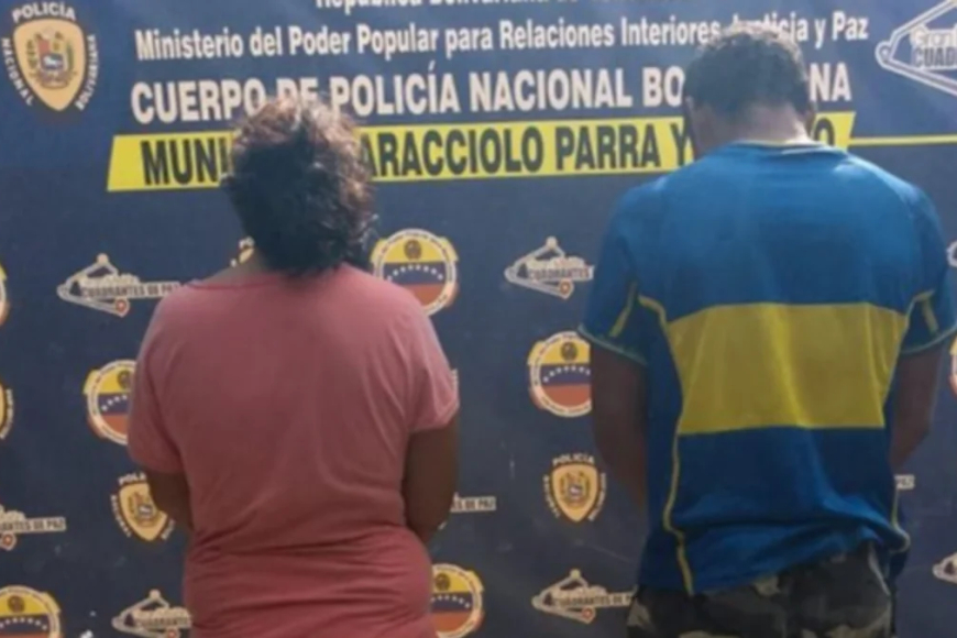Apaleó a su hija de 3 años cuando comía y la madre calló
