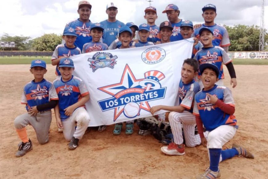 Escuela del grandeliga Ronald Torreyes campeón Criollitos