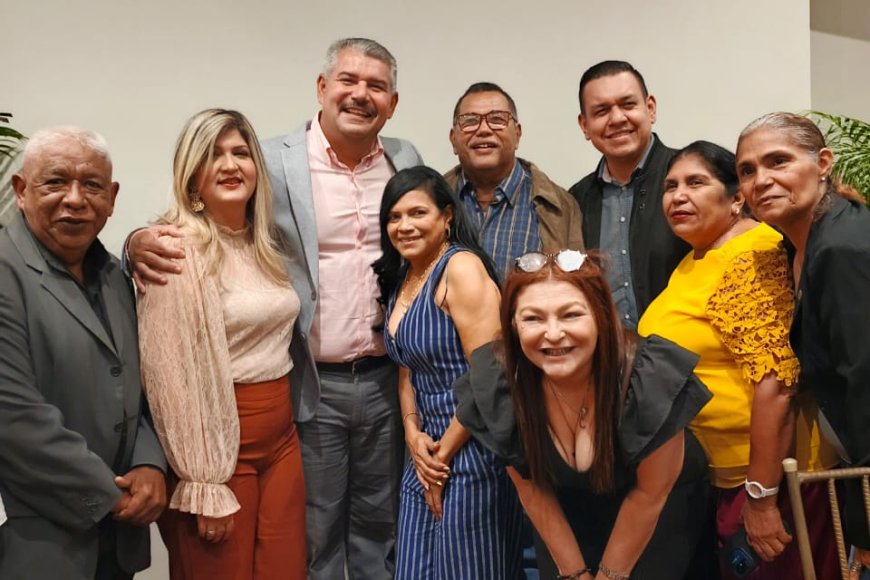 El compartir del gobernador Luis Caldera con los periodistas en su día