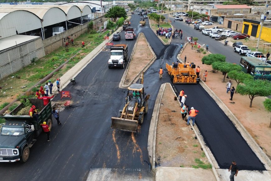 PLAN ZULIA OESTE: Colocan 10 mil toneladas de asfalto en el corredor vial Hugo Chávez