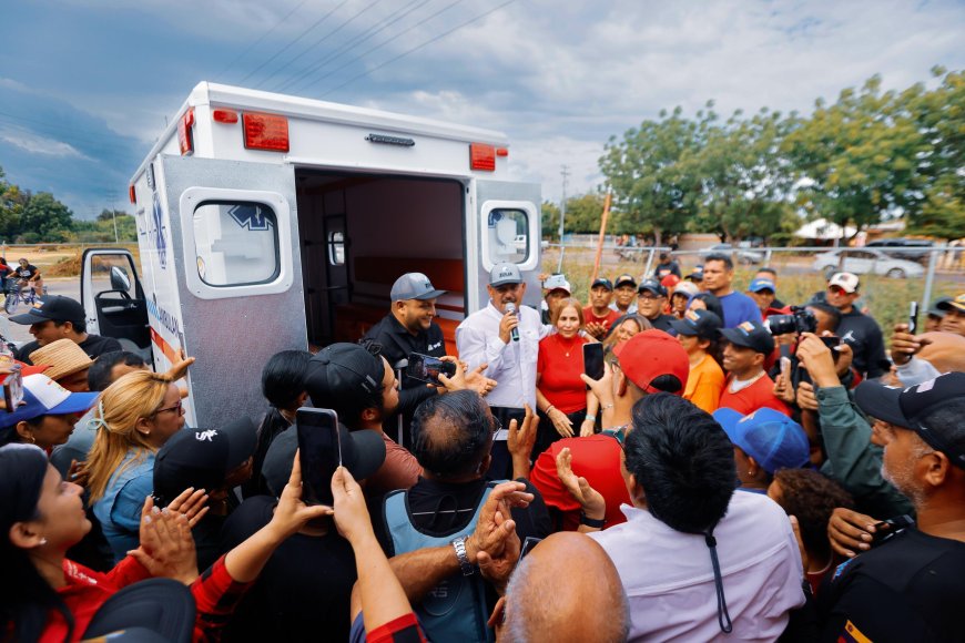 Atención a la salud y servicios públicos realizó gobernador Caldera en Lagunillas