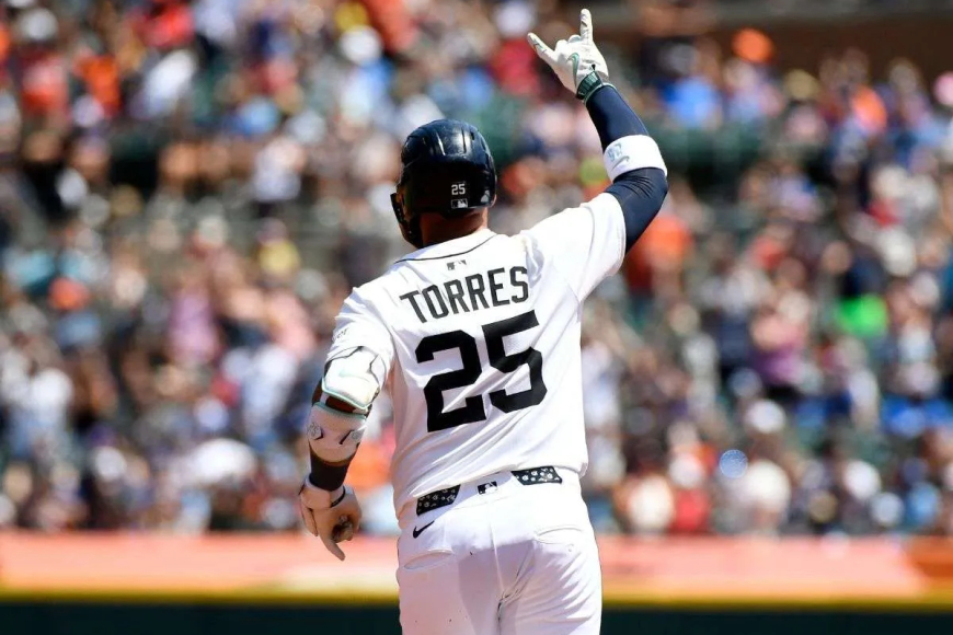 Gleyber jonroneó e impulsó cuatro