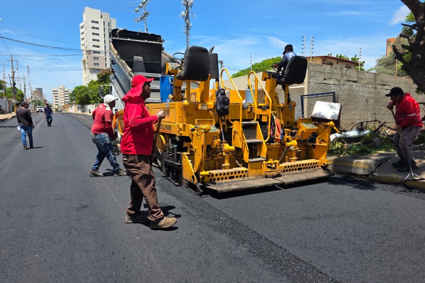 Di Martino ataca la desastrosa vialidad de Maracaibo con mil toneladas de asfalto