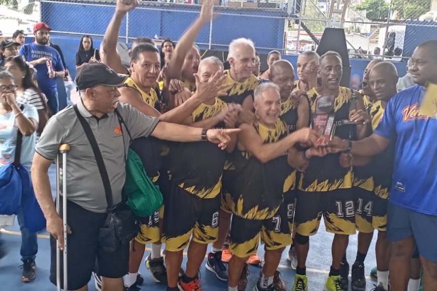 Con un crecido Julio Pacheco Profesionales es campeón del Máster 60