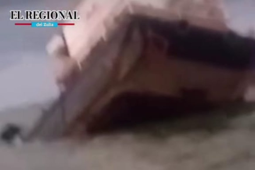 Se hundió gabarra en el Lago: rescatados 9 tripulantes