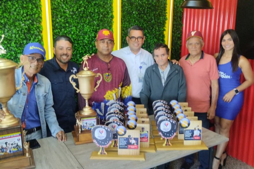 Torneo de softbol policial homenaje a las Glorias Deportivas del Zulia