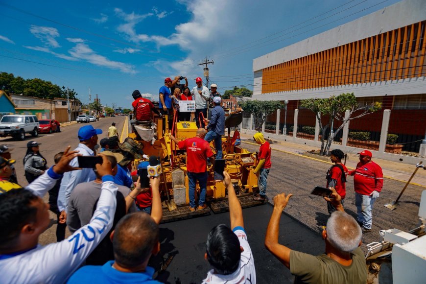 Chiquinquirá y Juana de Ávila beneficiados con asfaltado de Gobernación en avenida Universidad