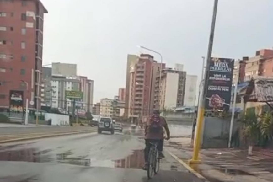 MARACAIBO: Botes de agua afectan y afean la ciudad: Alcaldía los acabará