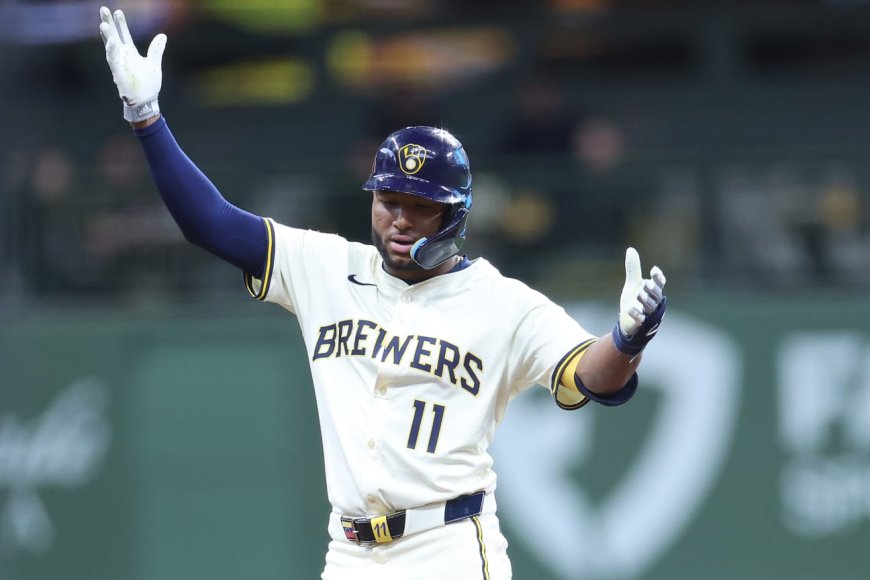 Jackson Chourio castigó a Daniel Palencia con su prrimer jonrón de play off