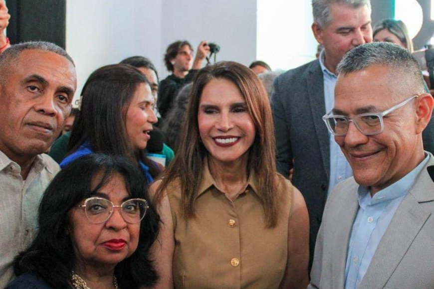 Ana Clara Barboza de Di Martino acompañó al Ministro de Cultura en la Filven