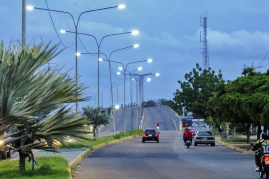 Iluminan el Corredor Vial Hugo Chávez y se benefician 5 parroquias del oeste de Maracaibo