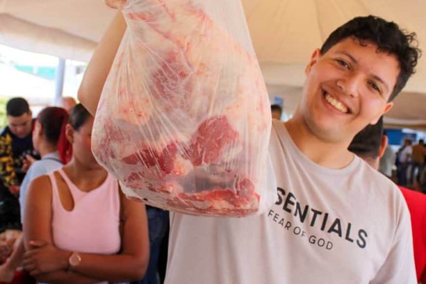 MERCADOS DE DI MARTINO: Perniles a montón y pronto los ingredientes para el pan de jamón