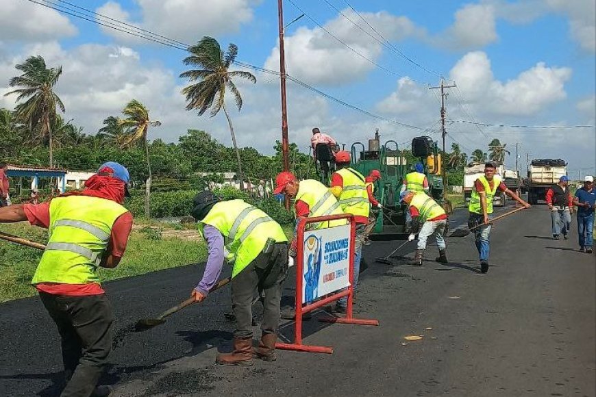 Gobernador Caldera: Antes de Navidad la Guajira venezolana tendrá asfaltada 70 kilómetros de vialidad