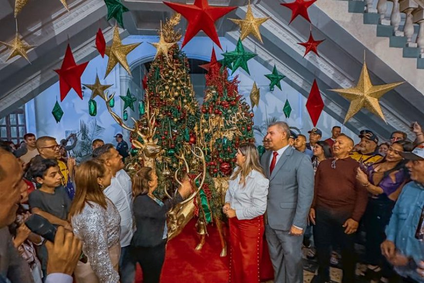 Gaitas, luces y alegría desbordaron la Casa del Pueblo con el Encendido de Navidad