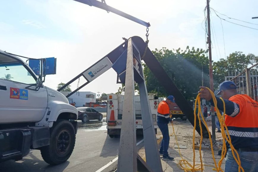 ¡Taxista se durmió y derribó semáforo en La Limpia!: IMTCUMA trabaja para ponerlo operativo
