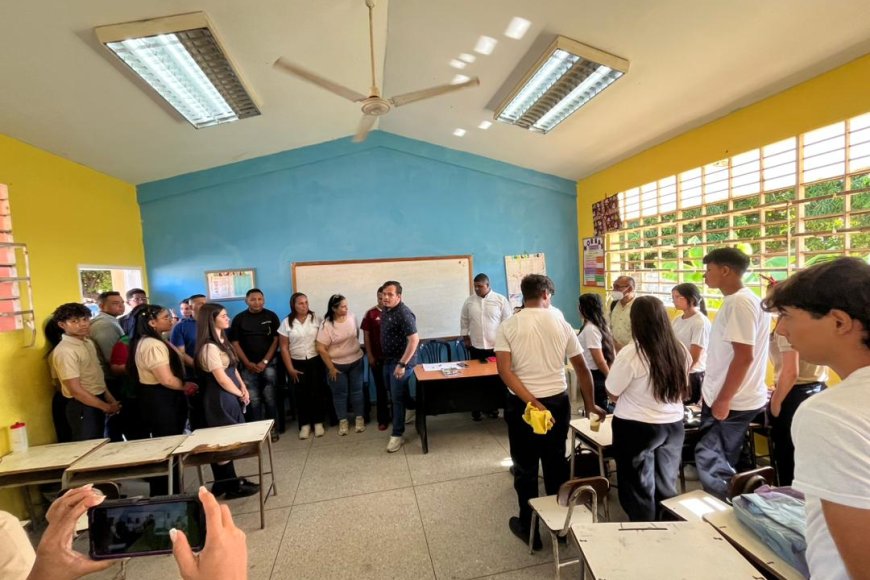 Juventud marabina en consulta para creación de la Orden Estudiante Universitario “Eleazar Hernández”