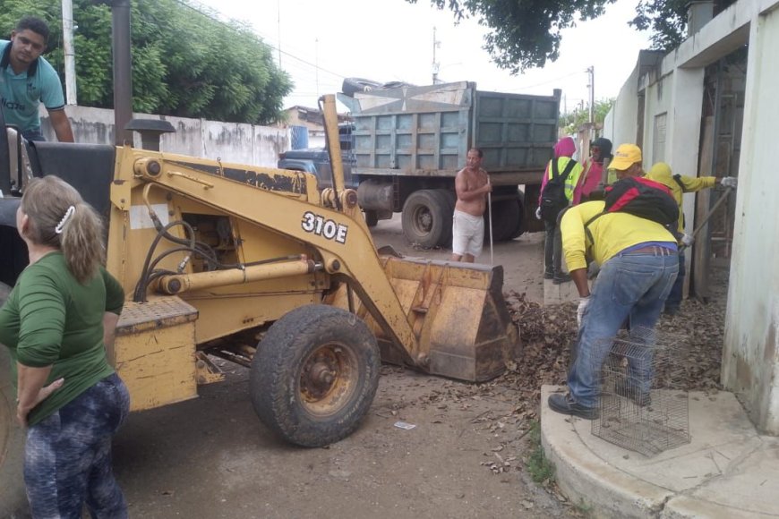 MARACAIBO: Alcaldía hizo arrase con ¡Saca tu Cachivache! en el sector 7 de Enero