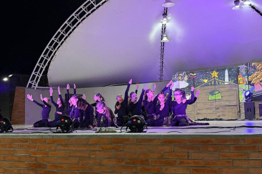 Talento y espíritu navideño: Más de 100 niños cierran el año cultural en San Francisco