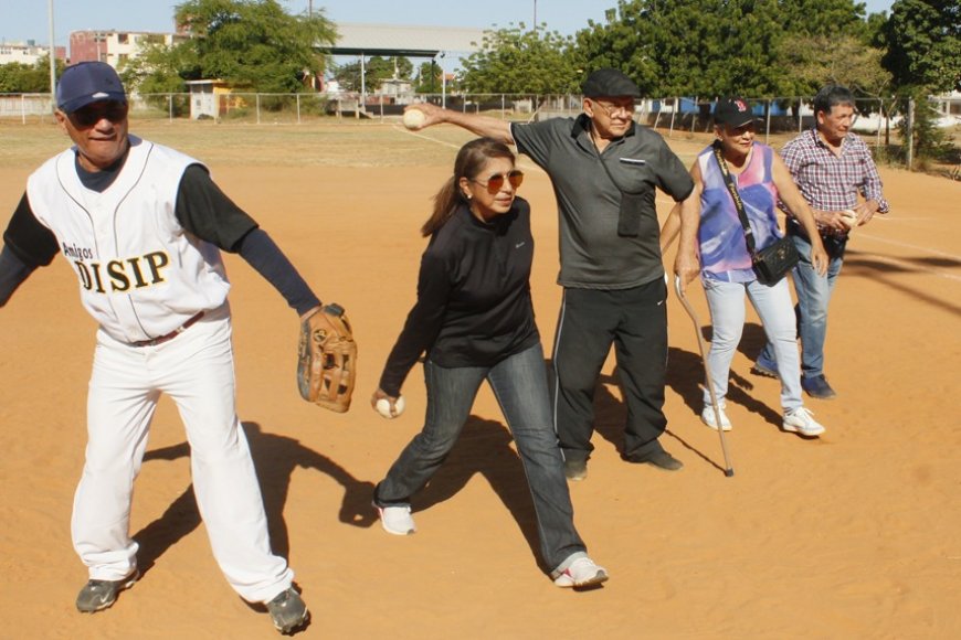 Empate en primero del «Caimanazo» Navideño de softbol