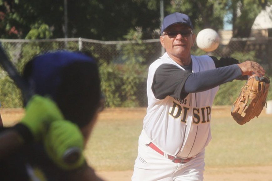 Periodistas y Amigos de la Disip definen el título del XXXIV Caimanazo Navideño de Softbol