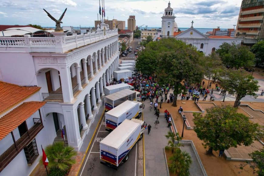 Luis Caldera entregó 8 camiones para la consolidación del Programa Alimentario Escolar Bolivariano