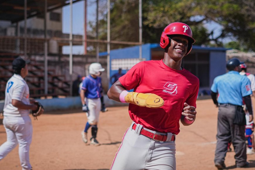 Zuliano Francisco Rentería firmó con Filadelfia por 4 millones de dólares