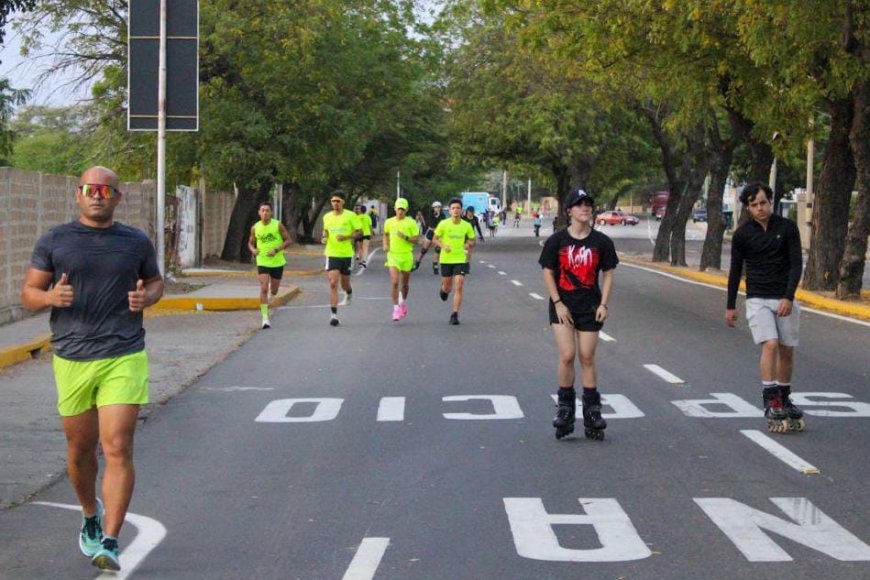 Atletas de la CAF 2026 corrieron este domingo en la ciclovía en Maracaibo