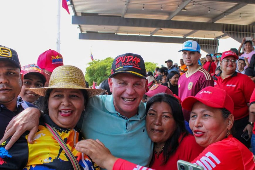 Alcalde Di Martino: “Felicito a las mujeres amorosas y trabajadoras incansables”