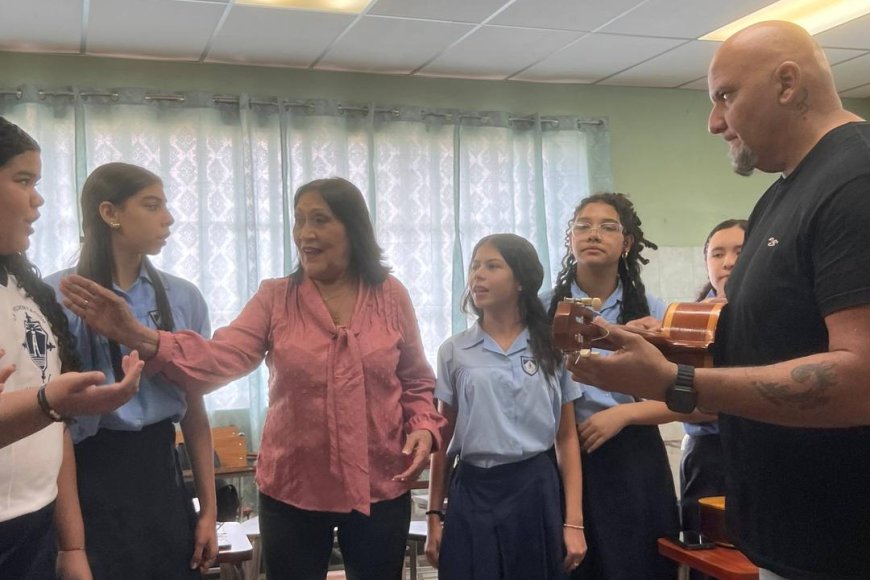 El valor de la mujer gaitera Escuela de Gaita “Lenin Pulgar” recibió charla de la solista Mitzi de Peralta