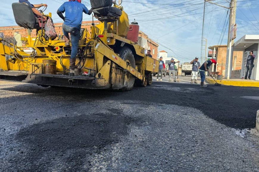 ¡Di Martino inspecciona trabajos! Tres mil 572 toneladas de asfalto coloca la Alcaldía en Cumbres de Maracaibo