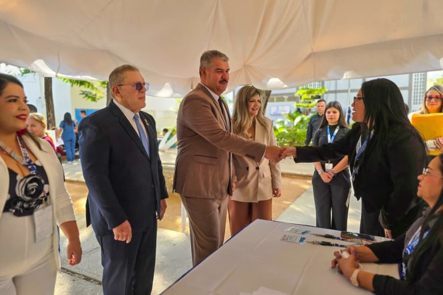 Gobernador Luis Caldera recibe Medalla al Honor al Mérito de la Facultad de Medicina de LUZ