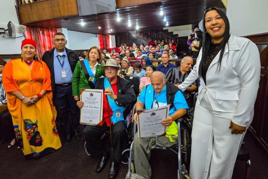 Reconocimiento a los héroes populares