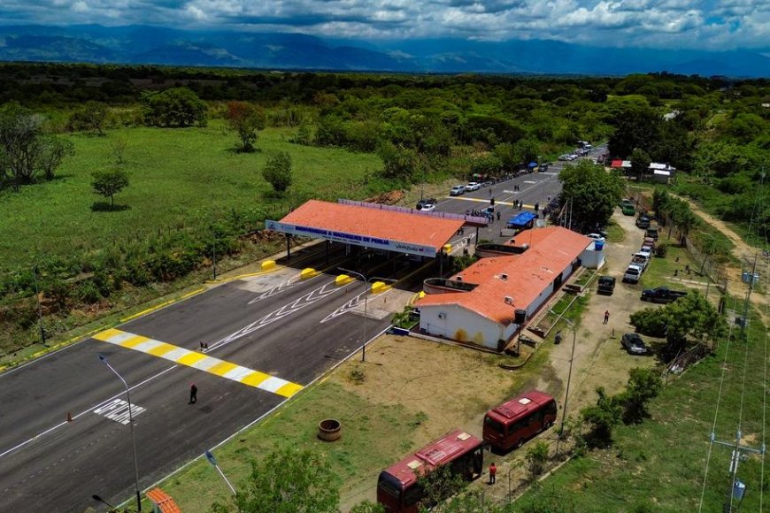Gobernador Luis Caldera entrega 50 kilómetros rehabilitados de la vía Machiques-Colón