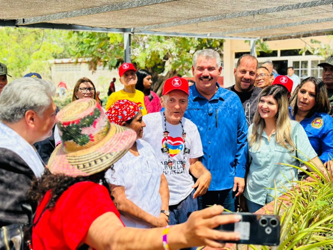 Luis Caldera inauguró espacios para los abuelos del Centro Residencial Dr. Joaquín Esteva Parra