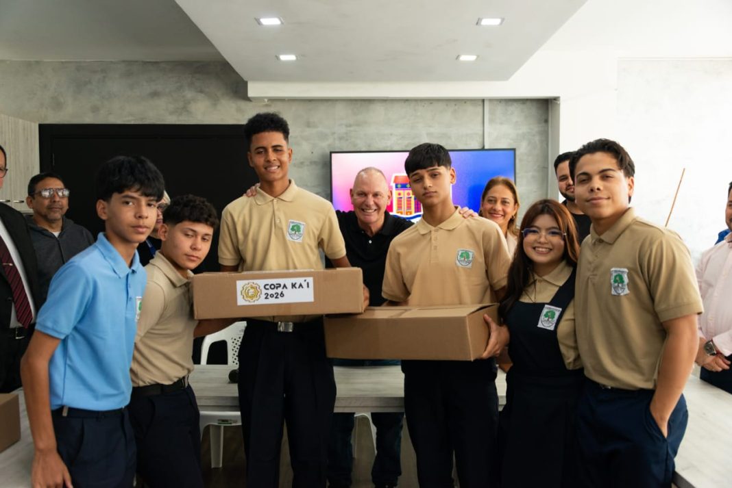 Más kits de robótica entregados: Di Martino: «Esta juventud con su genialidad es la que le da alma a nuestra gestión»