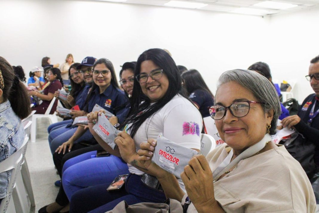 MARACAIBO: Alcaldía entregó lentes a 130 trabajadores a través del programa Santa Lucía