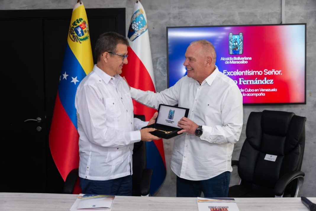 Alcalde Di Martino entregó llaves de Maracaibo al Embajador de Cuba en Venezuela