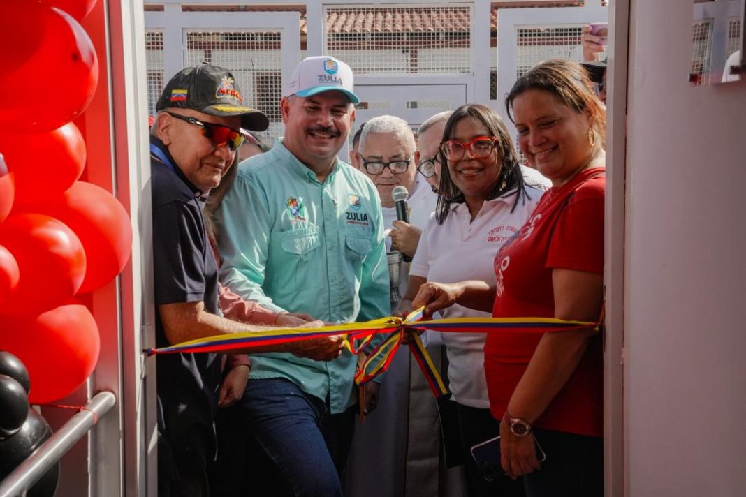 Gobernador Luis Caldera abrió un Mercal en Lagunillas