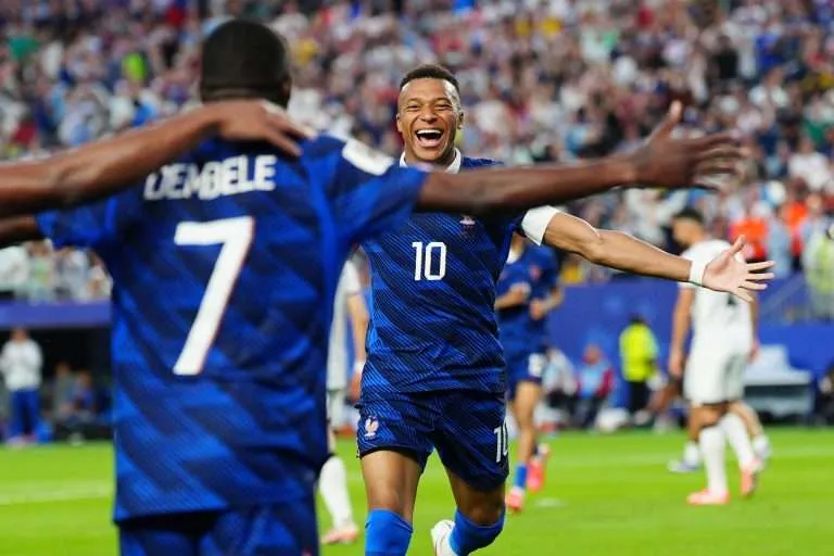 FIEBRE MUNDIAL: Mbappé y Francia arrollan a Irak y clasifican
