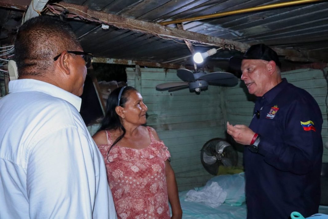 Alcalde Di Martino atiende necesidades del pueblo en barrio 23 de marzo