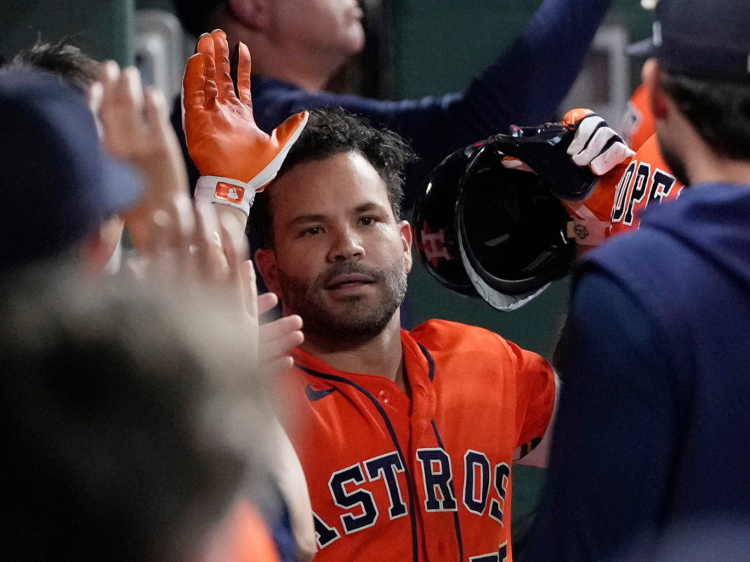 Altuve largó el octavo e impulsó cuatro
