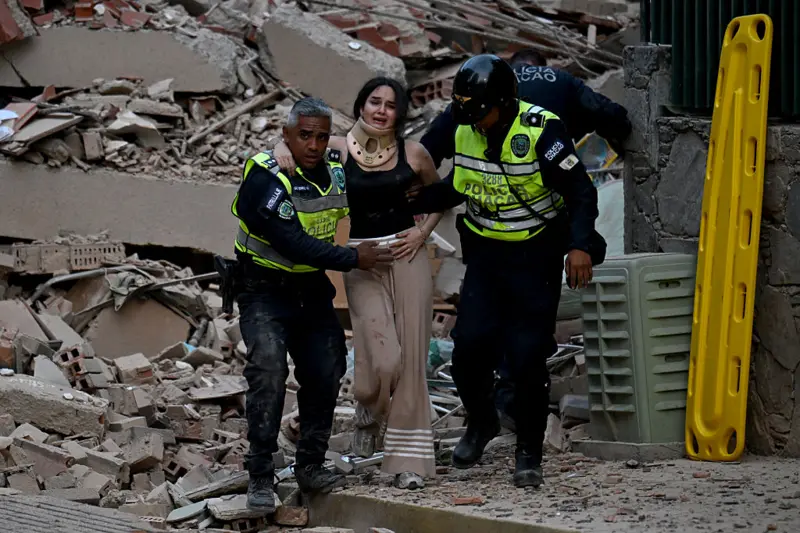 DESASTRE EN CARACAS: Rescatan con vida a 18 personas en edificio derrumbado en Chacao